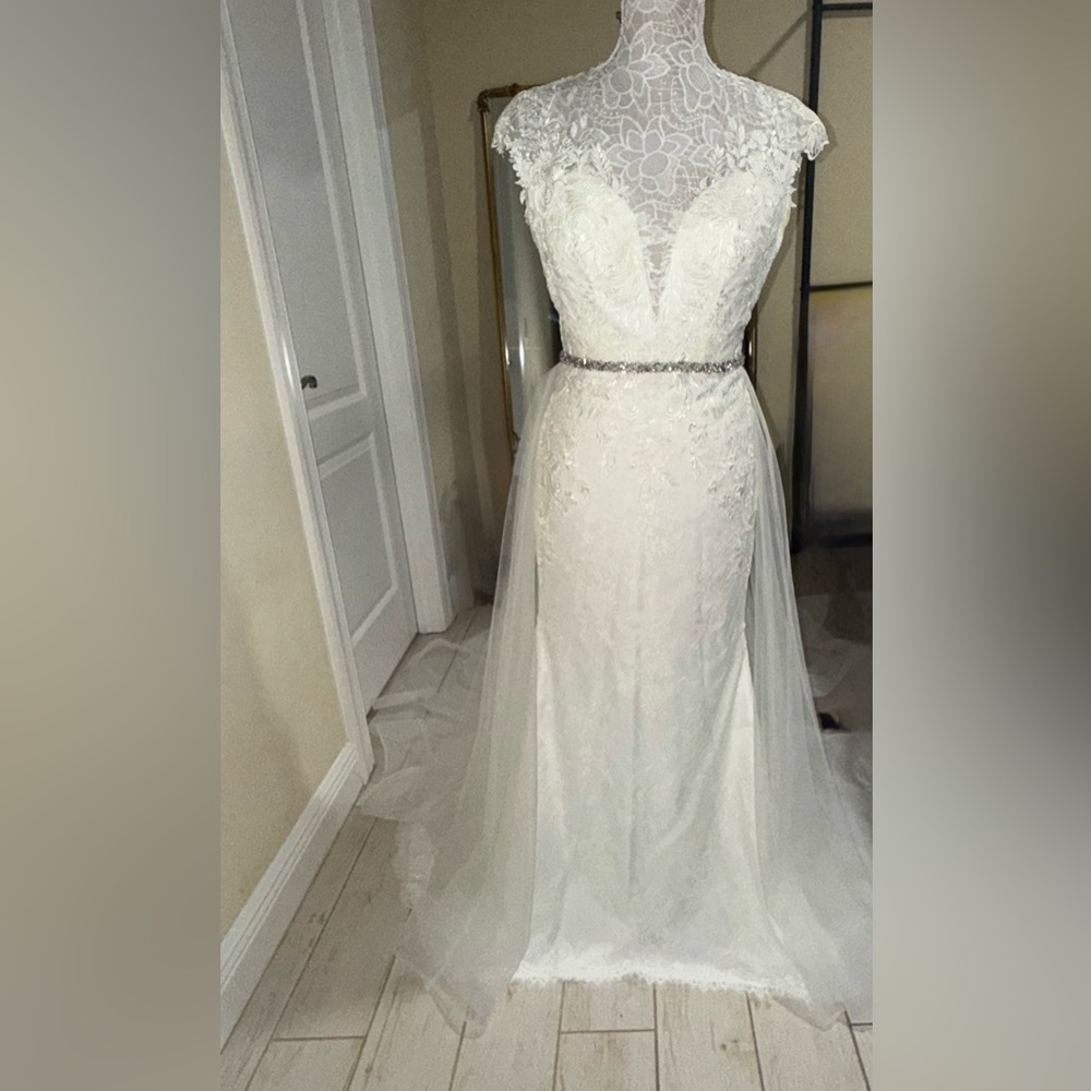 Elegant White Lace Wedding Dress with Belt